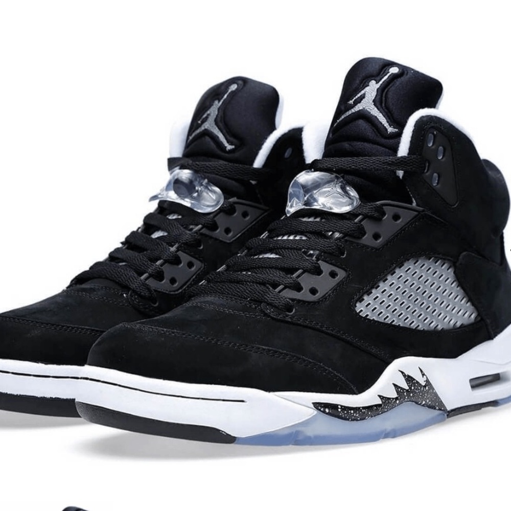 Jordan Air 5 Retro in Black, Cool Gray, and White